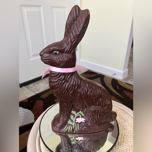 VINTAGE SC  FAUX CHOCOLATE RESIN HAND PAINTED RABBIT PINK BOW & FLOWERS USA MADE - Picture 1 of 15